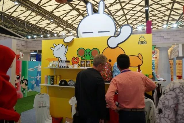 魔都惊现"次元墙"破裂现场,ip生意已经爆发